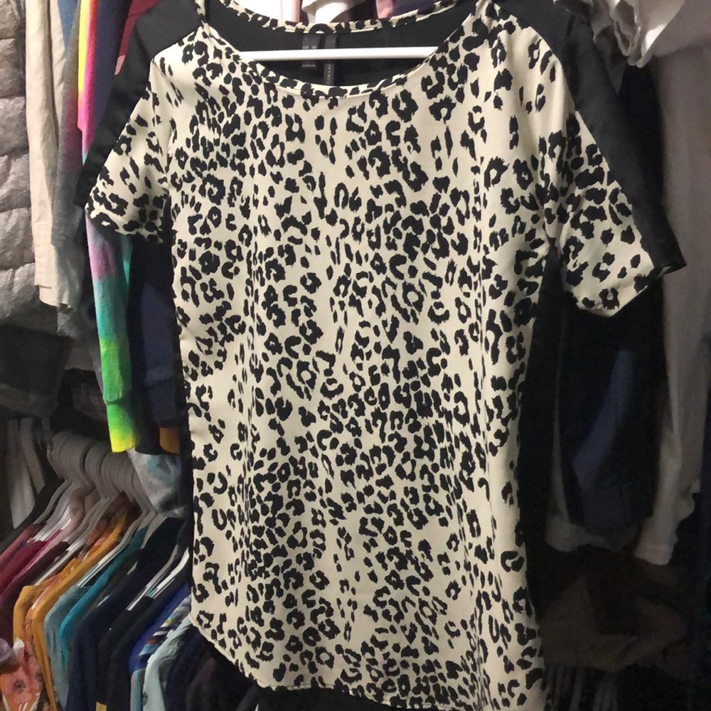 Ladies shirt black and white